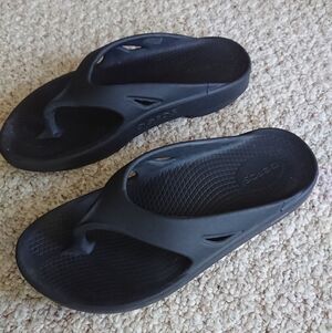 Black Oofos THE ORIGINAL RECOVERY FOOTWEAR Sandals size 8.5